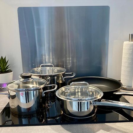Living At Saarpartments -Adultsonly- 2 Bedrooms, Kitchen - Business & Holiday Apartments For Long- And Short Term Stay, 3 Min To Train Station, Secure E-Bike Parking! ساربروكن المظهر الخارجي الصورة